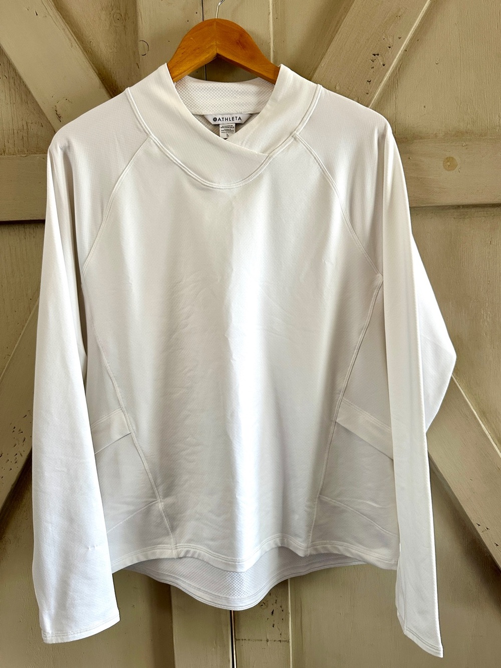 Athleta Whistler Cross Neck Top White Long Sleeve Thumbholes Women’s Size L